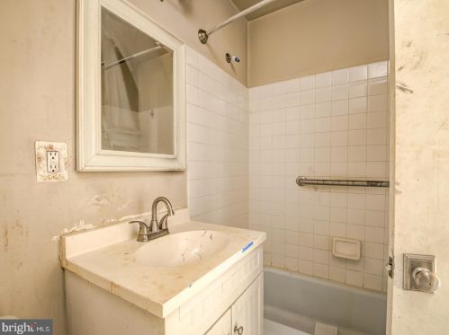 2238 Southgate Sq, Herndon VA  20191-1229 exterior