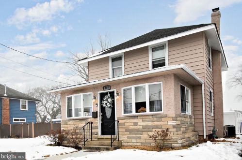 107 Oxford Rd, Riverton, NJ 08077-2122