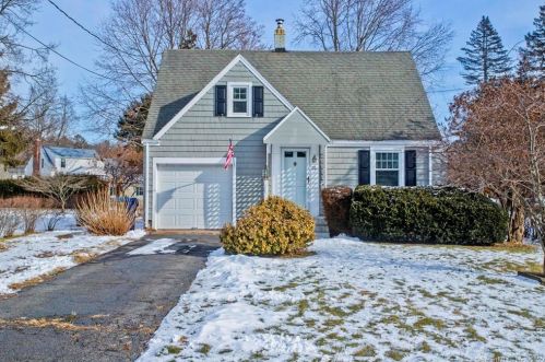 31 Kensington St, Manchester, CT 06040-5421