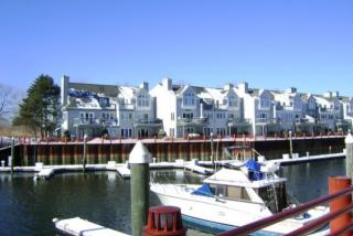 107 Breakers Ln, Stratford, CT 06615-7565