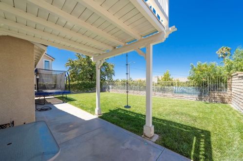 27543 Courtview Dr, Santa Clarita CA  91354-1601 exterior