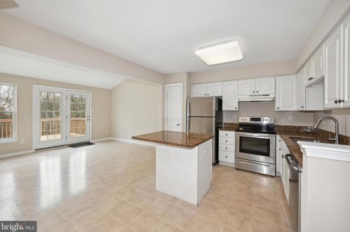 132 Cambridge Ct, West Deptford NJ  08096-6884 exterior