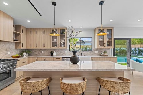12440 Addison St, North Hollywood CA  91607-3546 exterior