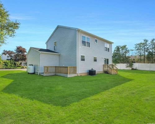 594 Canal Rd, Mount Sinai NY  11766-3307 exterior