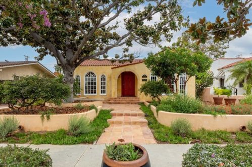 3581 Walnut Ave, Long Beach, CA 90807-4843