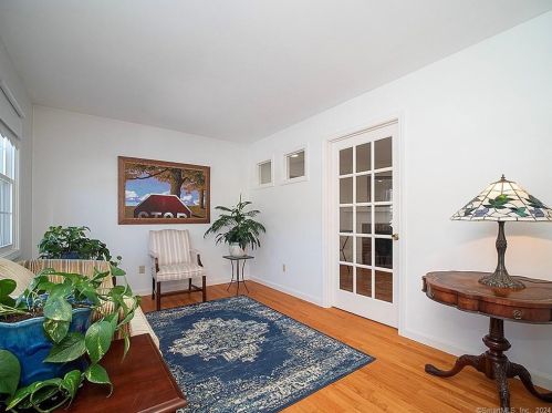40 Sugar Hill Rd, North Haven CT  06473-4013 exterior