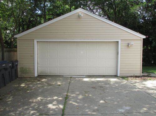 308 Bethesda Ct, Waukesha, WI 53186-4523