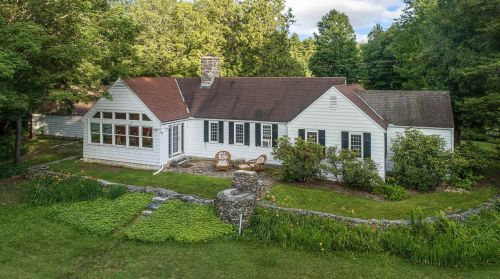 223 Youngs Hill Rd, Sunapee, NH 03782-2218