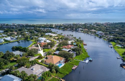 105 Cache Cay Dr, Vero Beach, FL 32963-1213