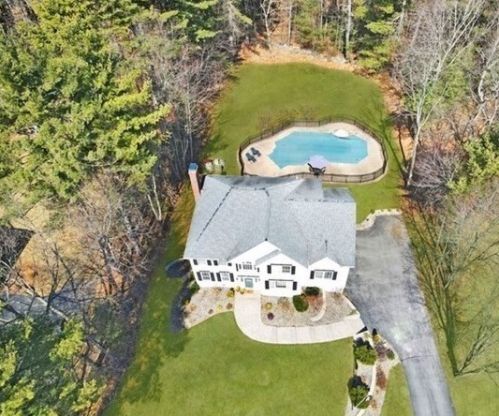 16 Ridgewood Rd, Plaistow, NH 03865-2347