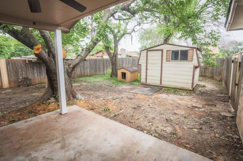 7139 Emory Oak Ln, Dallas TX  75249-1404 exterior