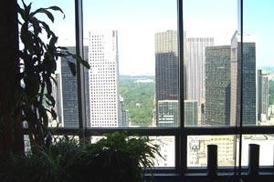 641 5th Ave, New York NY  10022-5908 exterior