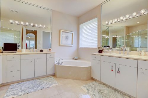 7831 Via Grande, Boynton Beach FL  33437-7518 exterior