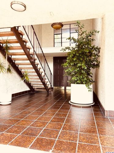 505 Louise St, Glendale, CA 91206-2249