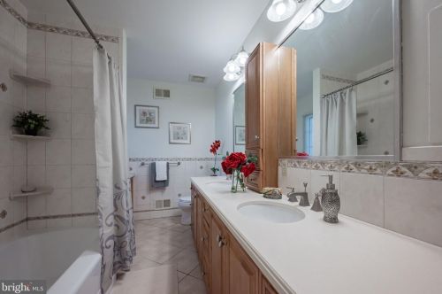 1912 Beechwood Dr, Wilmington DE  19810-4359 exterior
