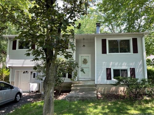 23 Marlin Dr, Norwalk, CT 06854-1102
