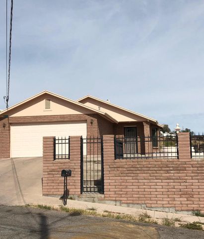 522 Curtis St, Nogales, AZ 85621-2021
