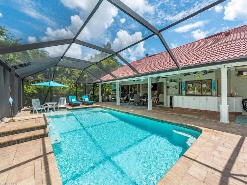 18013 Royal Tree Pkwy, Naples FL  34114-8941 exterior