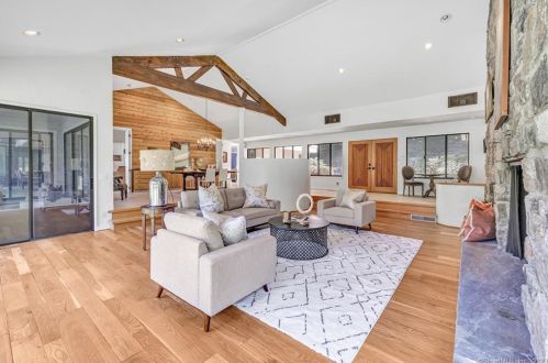 75 Honeysuckle Hill Ln, Bridgeport CT  06612-1145 exterior