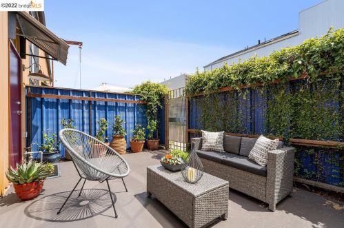 2858 Helen St, Oakland CA  94608-4028 exterior