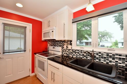 1647 Rushmore Dr, Waukesha WI  53188-2213 exterior