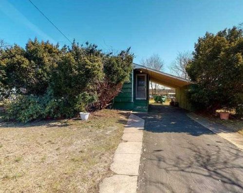 18 Taylor Ave, South Setauket, NY 11720-3262