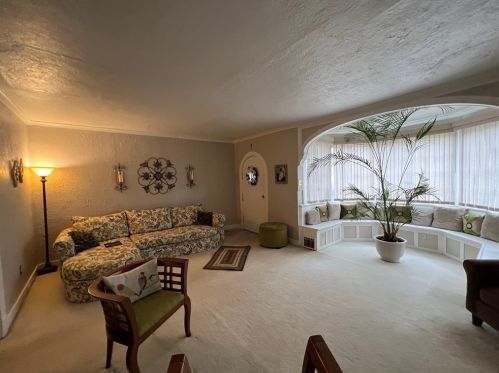 2438 Pioneer Ave, Pittsburgh, PA 15226-1556