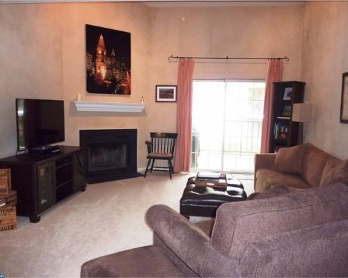 202 Valley Stream Ln, Wayne, PA 19087