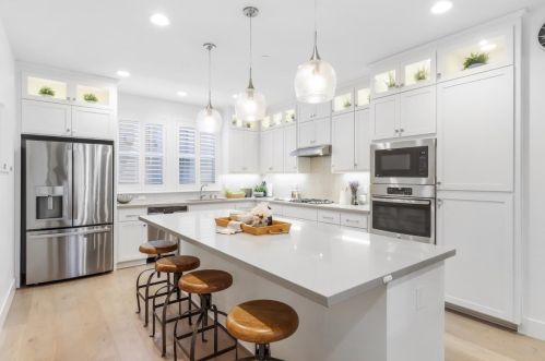26 Avondale Ave, Redwood City, CA 94062-1707