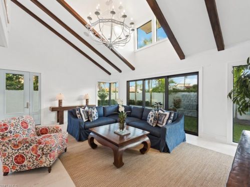 557 Tierra Mar Ln, Naples, FL 34108-2712