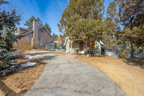 209 Gilroy Dr, Big Bear City CA  92314-9683 exterior