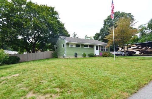 80 Flagg Ave, Warwick, RI 02886-4425