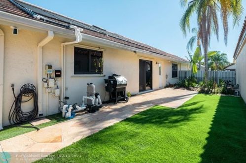 175 Executive Cir, Boynton Beach FL  33436-1835 exterior