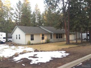 60970 Zircon Dr, Bend OR  97702-9010 exterior