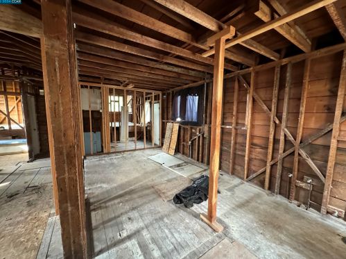 2751 Grande Vis Ave, Oakland CA 94601-1327 exterior