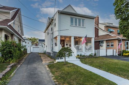 83 Lyon Pl, Lynbrook, NY 11563-2420