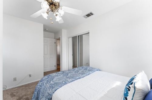 6740 De Leon St, Long Beach, CA 90815-4905