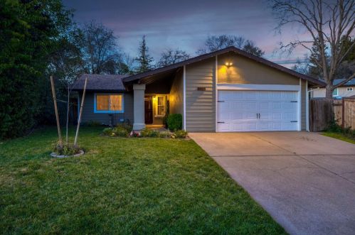 8525 Stratus Dr, Citrus Heights, CA 95662-3927