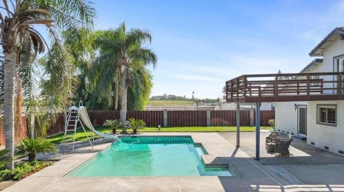 1812 Golf Rd, Turlock CA  95380-9746 exterior