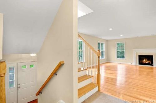8 Gemini Rd, Bethel, CT 06801-1864