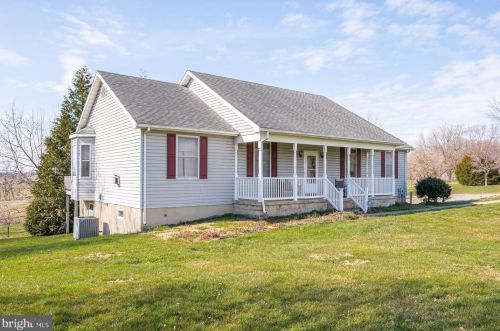 4583 Kabletown Rd, Charles Town, WV 25414-4172