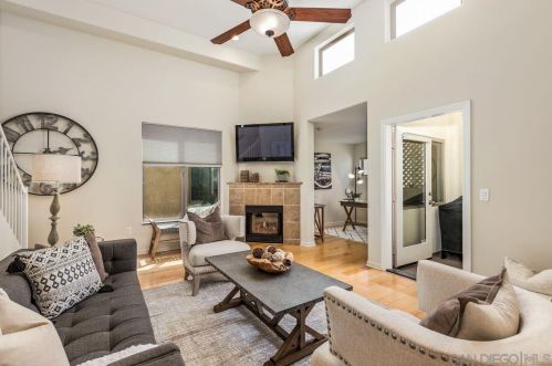 1123 Felspar St, San Diego, CA 92109-2925