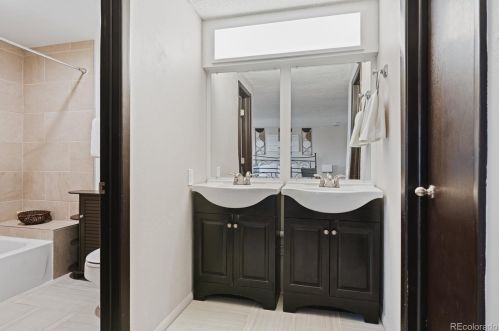 7834 Phillips Cir, Englewood CO 80112-3254 exterior