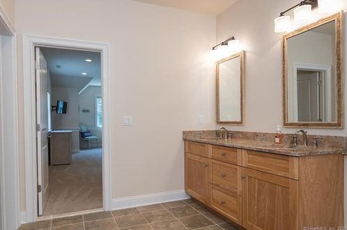 18 Heron Pond Rd, Essex CT  06426-1466 exterior