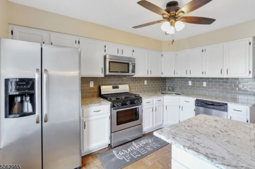 7 Louisburg Sq, Verona, NJ 07044-2927