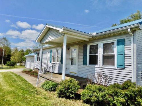 300 Russell Rd, Fredonia, PA 16124-2828