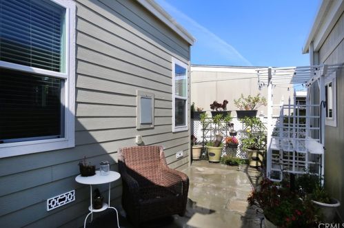 5200 Irvine Blvd, Irvine CA 92620-2013 exterior