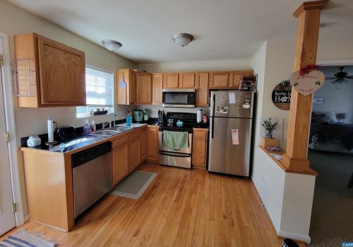 19 Arapaho Trl, Bybee, VA 22963-3114