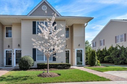 918 Altessa Blvd, Huntington Station, NY 11747-5219