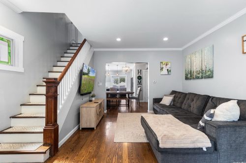 9444 226th St, Floral Park, NY 11001-3803